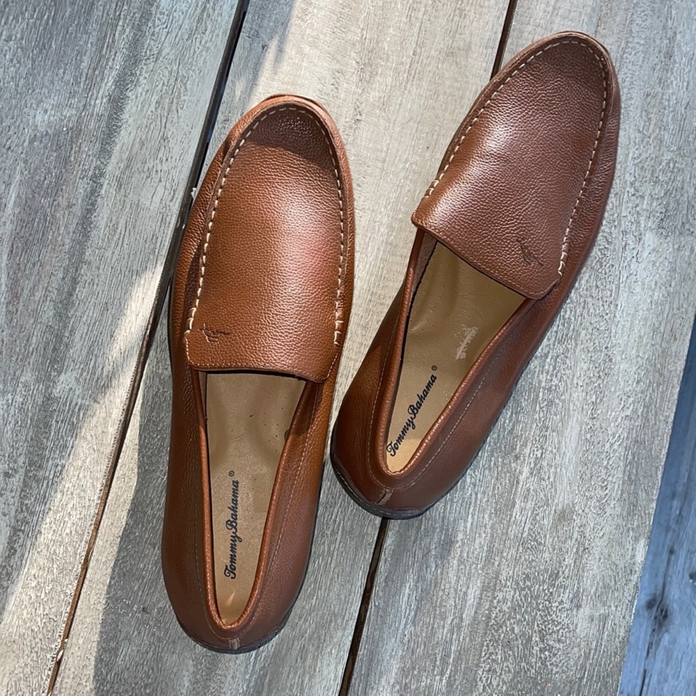 Tommy Bahama Leather loafers NWOT